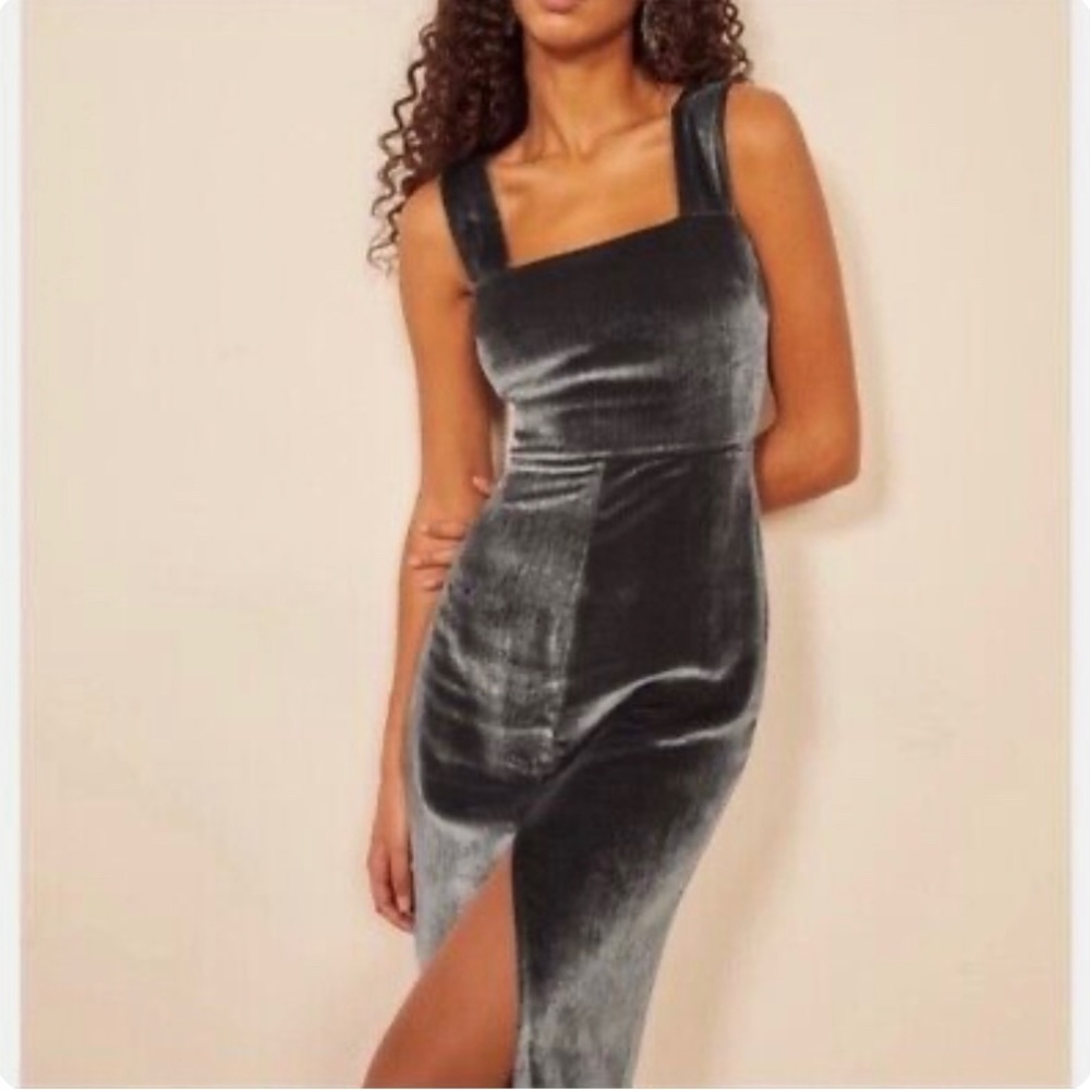 NWT Reformation Emira Velvet Dress Caviar Size 2
